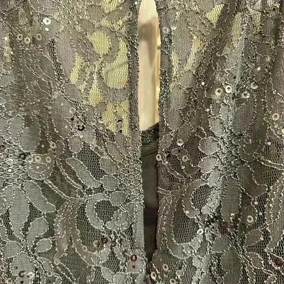 - Bill Levkoff Long Formal Sequin and Lace Bridesmaid, Size 10, Pre-Owned - Picture 5 of 10